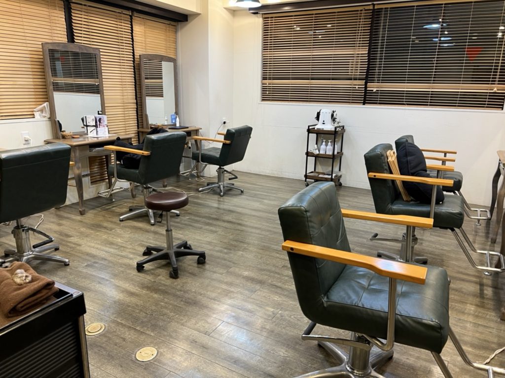 千葉県柏市　美容室ユリーカ様【椅子足置き骨組み溶接・塗装工事】
